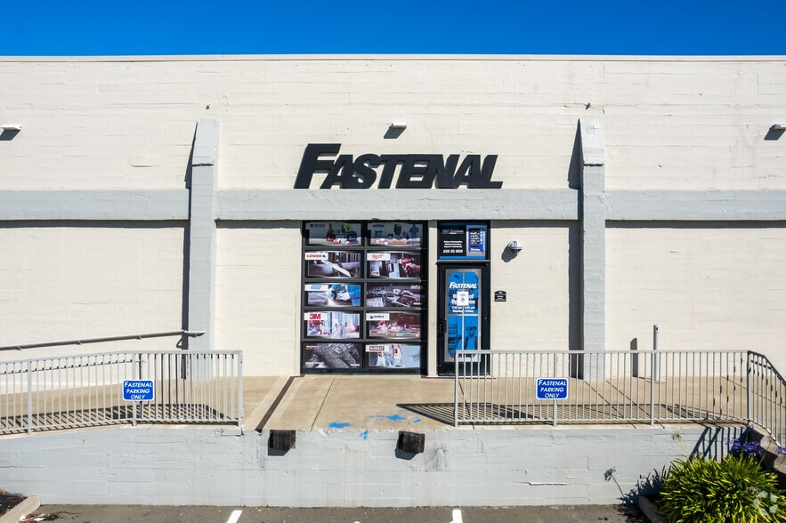 1200 S Harbour Way, Richmond, CA à louer - Photo du bâtiment - Image 3 de 5