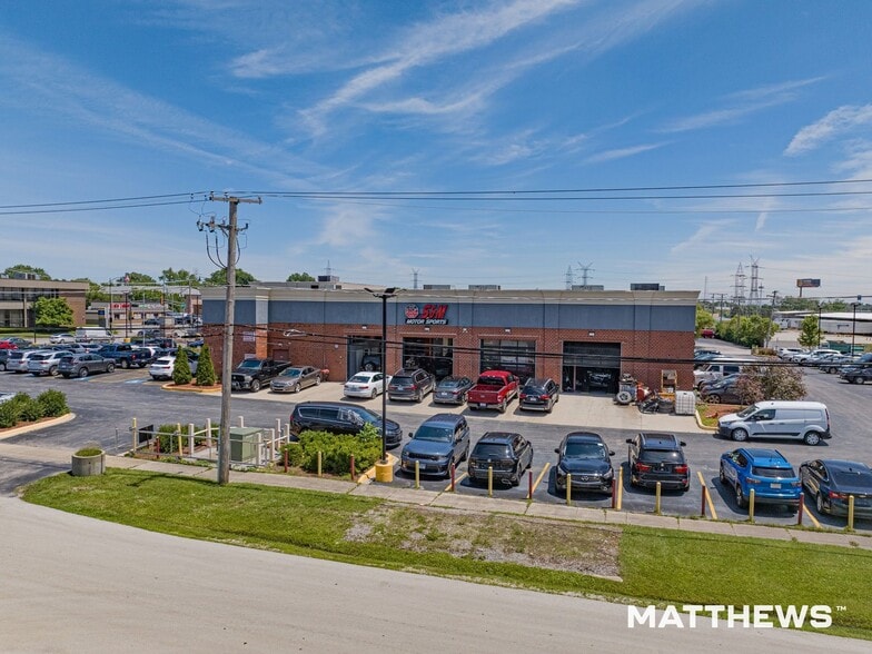 7825 W 95th St, Hickory Hills, IL à vendre - Photo du bâtiment - Image 2 de 3