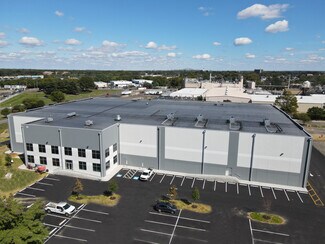 Plus de détails pour 101 Independence Ln, Chalfont, PA - Industriel à louer