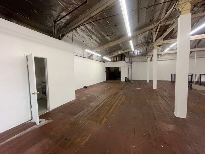 809-811 S Los Angeles St, Los Angeles, CA for lease - Building Photo - Image 2 of 9