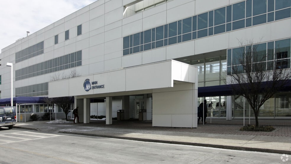 1200 Waters Pl, Bronx, NY for lease - Building Photo - Image 2 of 13