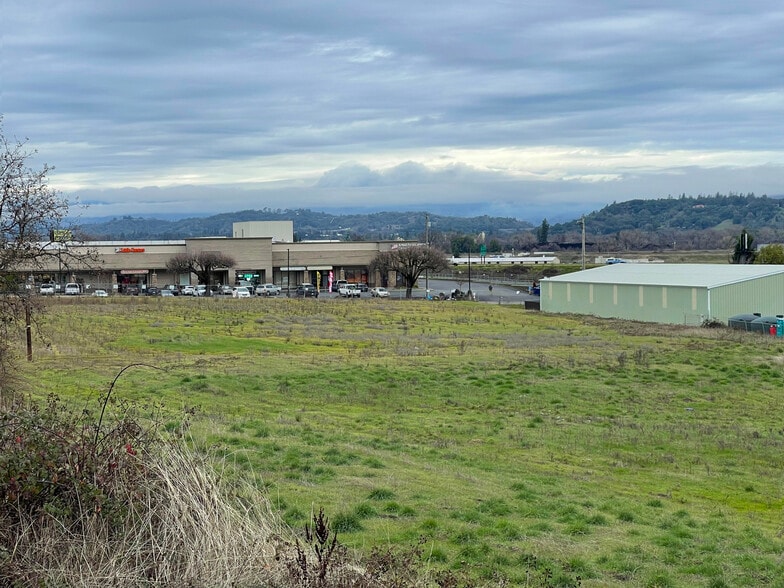 1 Ford Rd, Ukiah, CA à vendre - Photo du bâtiment - Image 3 de 7