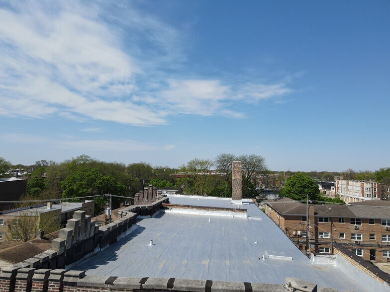 7914 S Dobson Ave, Chicago, IL à vendre - Photo du bâtiment - Image 2 de 22