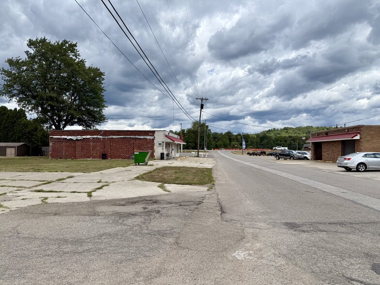 633 Wilson st, Malvern, OH à vendre - Photo du bâtiment - Image 3 de 3