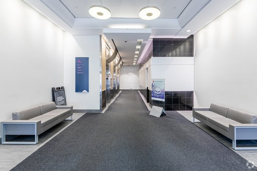 400 Cooper St, Ottawa, ON à louer - Hall d’entrée - Image 2 de 3