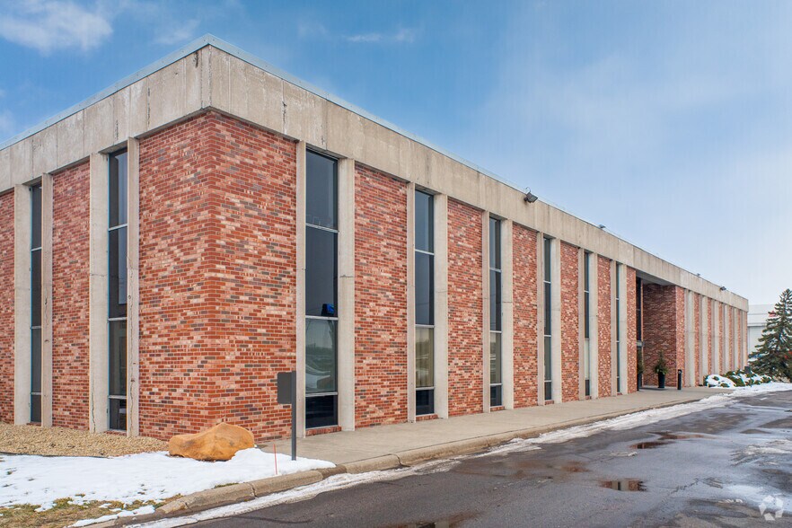 7800 Metro Pky, Bloomington, MN à louer - Photo du bâtiment - Image 3 de 5