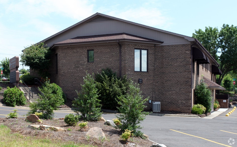 1008 Old Rockford St, Mount Airy, NC for lease - Building Photo - Image 3 of 4