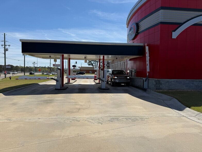 2772 Riverside Dr, Macon-Bibb, GA à vendre - Photo du bâtiment - Image 3 de 10