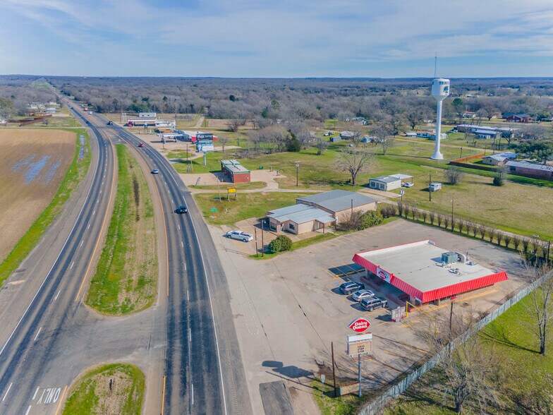 200 State Highway 31, Trinidad, TX à vendre - Photo du bâtiment - Image 2 de 22