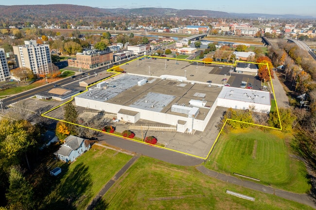 Plus de détails pour 299 S Main St, Elmira, NY - Commerce de détail aux enchères