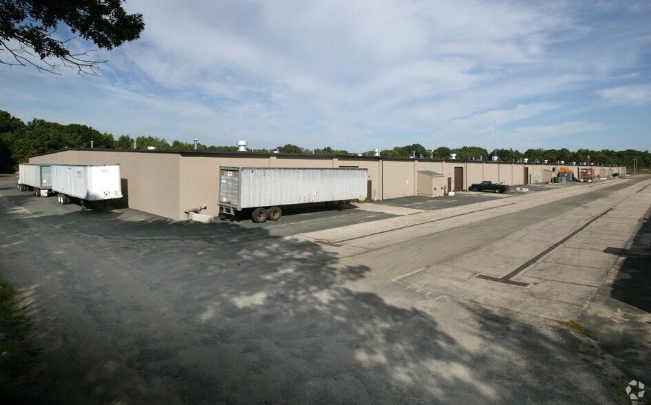 342 Compass Cir, North Kingstown, RI à louer - Photo du bâtiment - Image 3 de 18