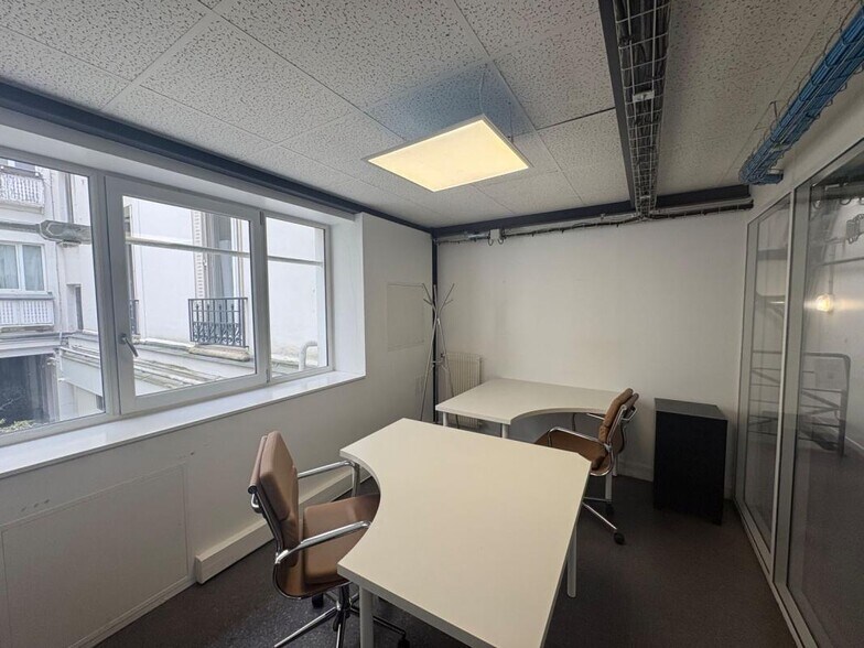 11 Rue Dulong, Paris for lease - Building Photo - Image 3 of 7