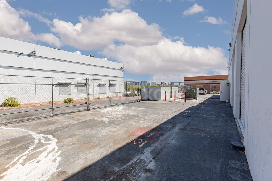 4510 W Hacienda Ave, Las Vegas, NV à louer - Photo du bâtiment - Image 3 de 5
