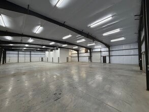 5045 McNeel Industrial Blvd, Powder Springs, GA à louer Photo du bâtiment- Image 2 de 2