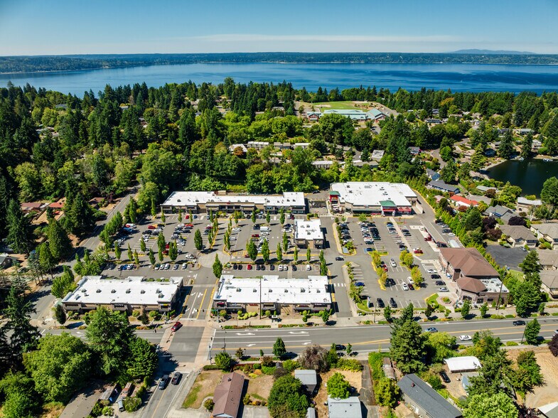 Normandy Park Towne Center portefeuille de 5 propriétés à vendre sur LoopNet.ca - Photo du bâtiment - Image 2 de 12