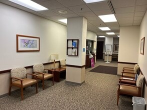 4655 N Port Washington Rd, Glendale, WI for lease Lobby- Image 1 of 5