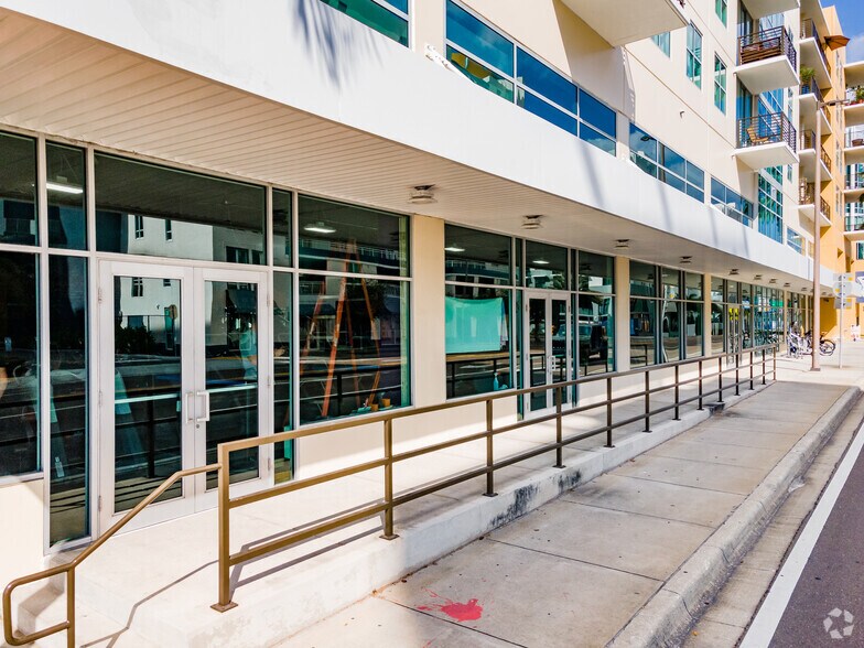 1120 E Kennedy Blvd, Tampa, FL à louer - Photo du bâtiment - Image 2 de 22