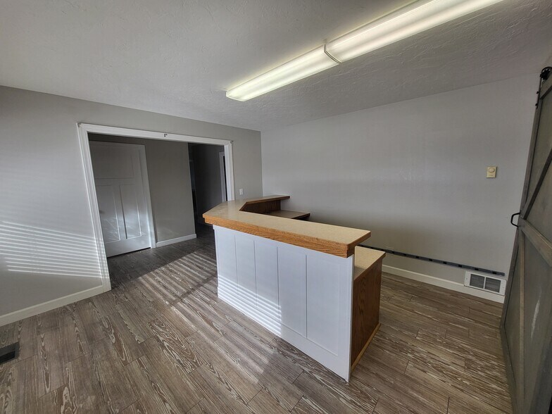 1601 E 17th St, Idaho Falls, ID à louer - Photo du bâtiment - Image 3 de 8