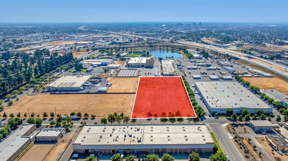 340 S West ave, Fresno, CA à vendre - Photo du bâtiment - Image 2 de 4