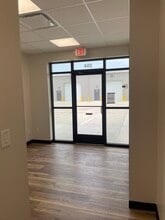 183 Crossing, Lockhart, TX for lease Interior Photo- Image 1 of 17