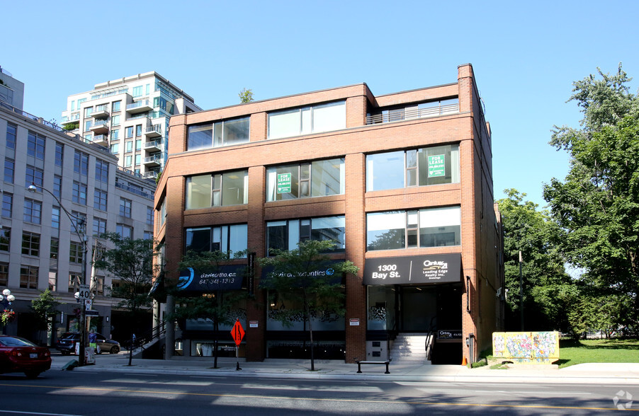 1300 Bay St, Toronto, ON à louer - Photo du bâtiment - Image 2 de 3