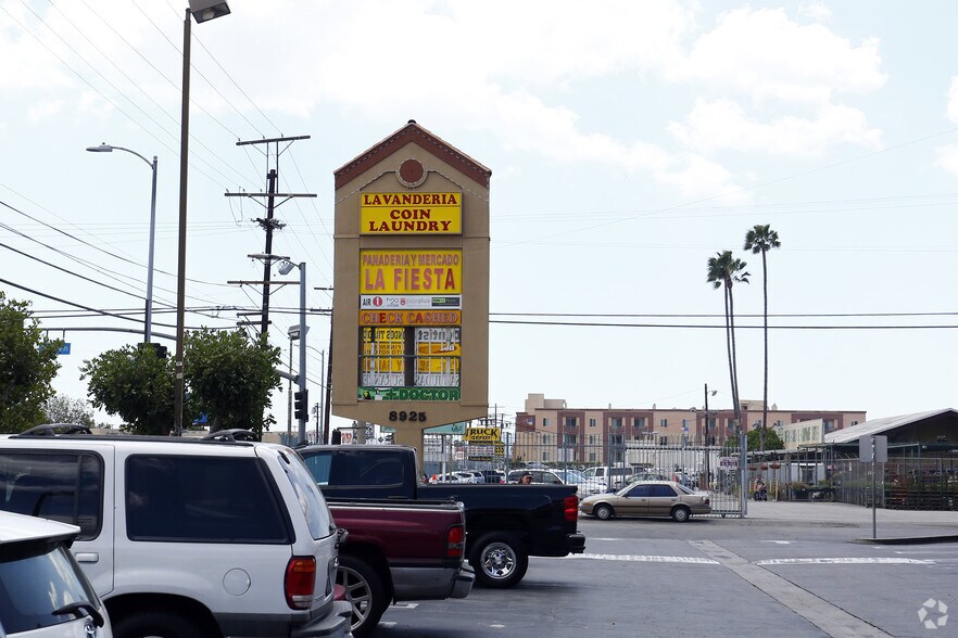 8925 Sepulveda Blvd, North Hills, CA à louer - Photo du bâtiment - Image 2 de 4