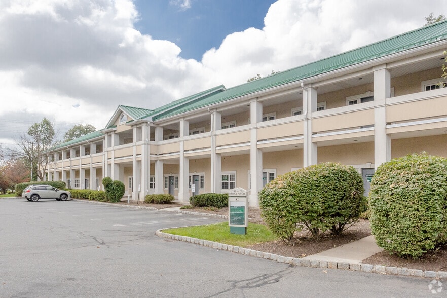 243 Bridge St, Metuchen, NJ for lease - Building Photo - Image 1 of 9