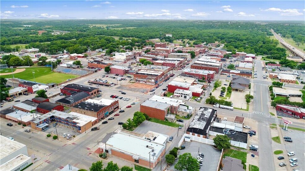 113 W Oklahoma Ave, Guthrie, OK à vendre - Photo du bâtiment - Image 2 de 17