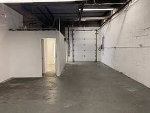 104 Allen Blvd, Farmingdale, NY à louer Photo intérieure- Image 1 de 4