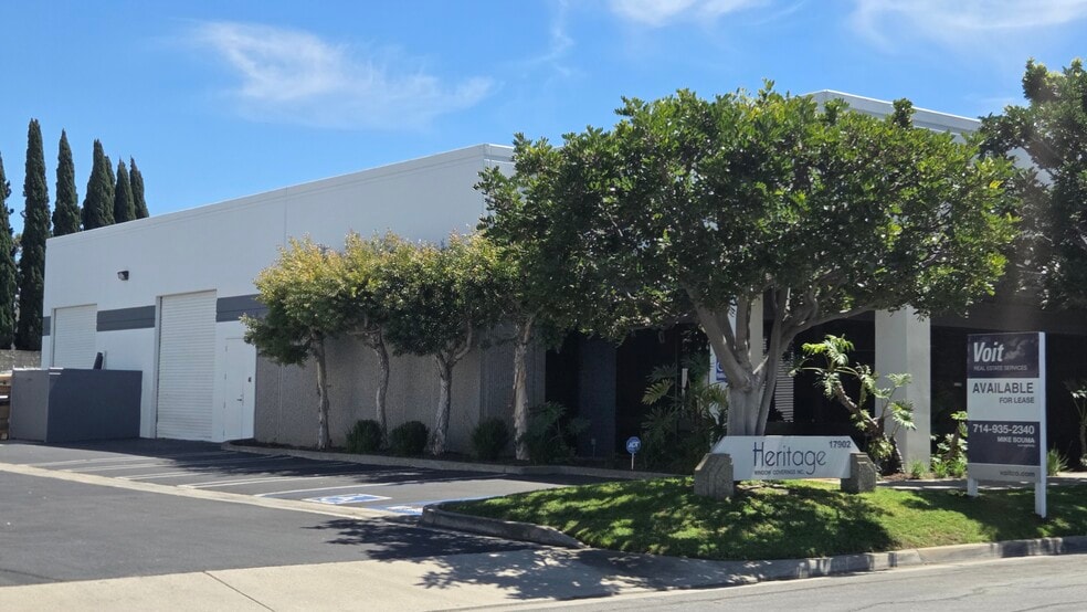 17902 Georgetown Ln, Huntington Beach, CA à louer - Photo du bâtiment - Image 2 de 10