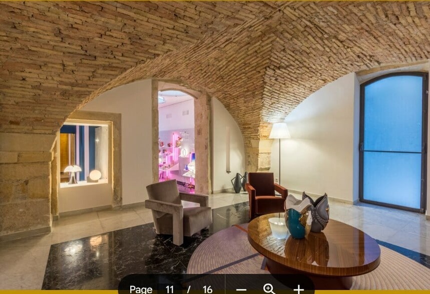 Retail in Nimes for lease - Interior Photo - Image 3 of 4