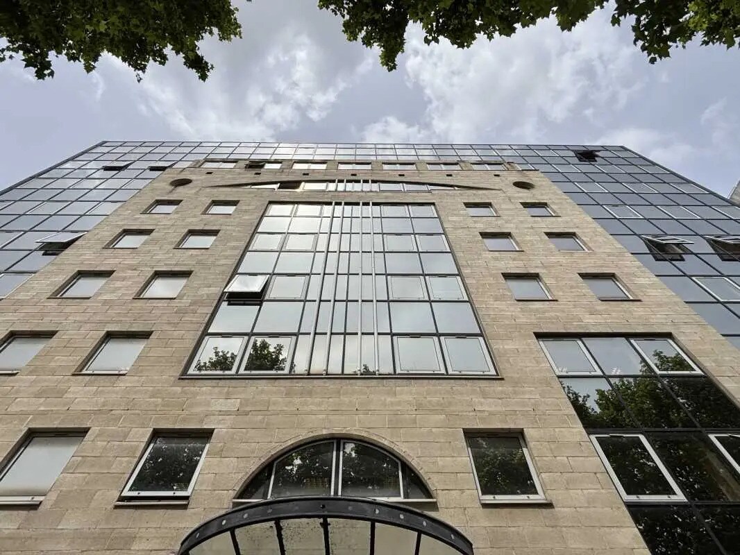 Bureau dans Bordeaux à louer Photo du bâtiment- Image 1 de 11