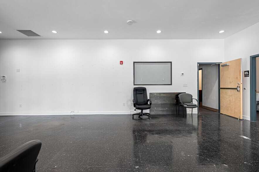 10 Meadow Rd, Spencer, MA à vendre - Photo du bâtiment - Image 2 de 80