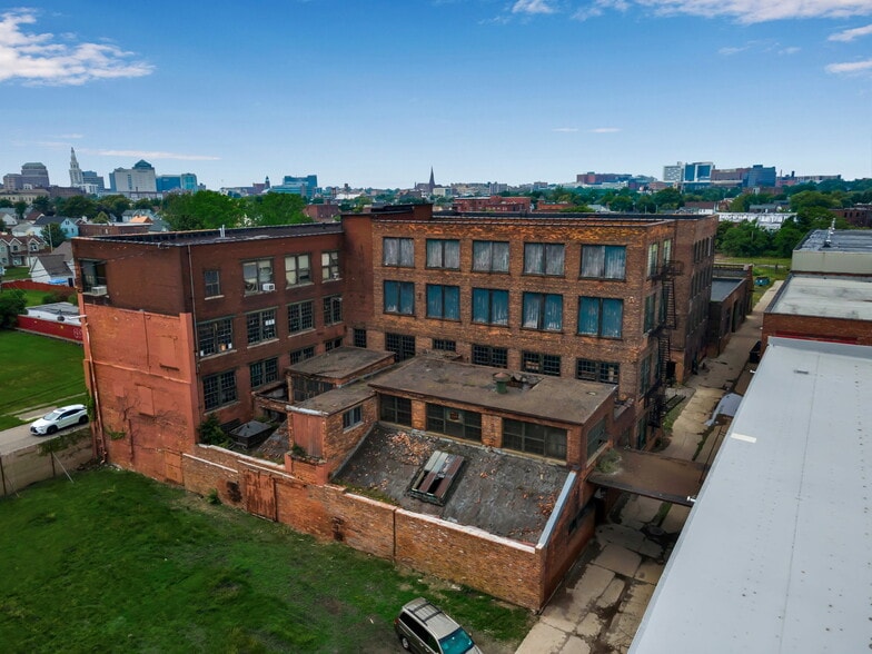 203 Pratt St, Buffalo, NY for sale - Building Photo - Image 3 of 25