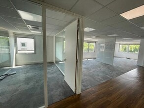 Flex in Nanterre for lease Interior Photo- Image 1 of 7