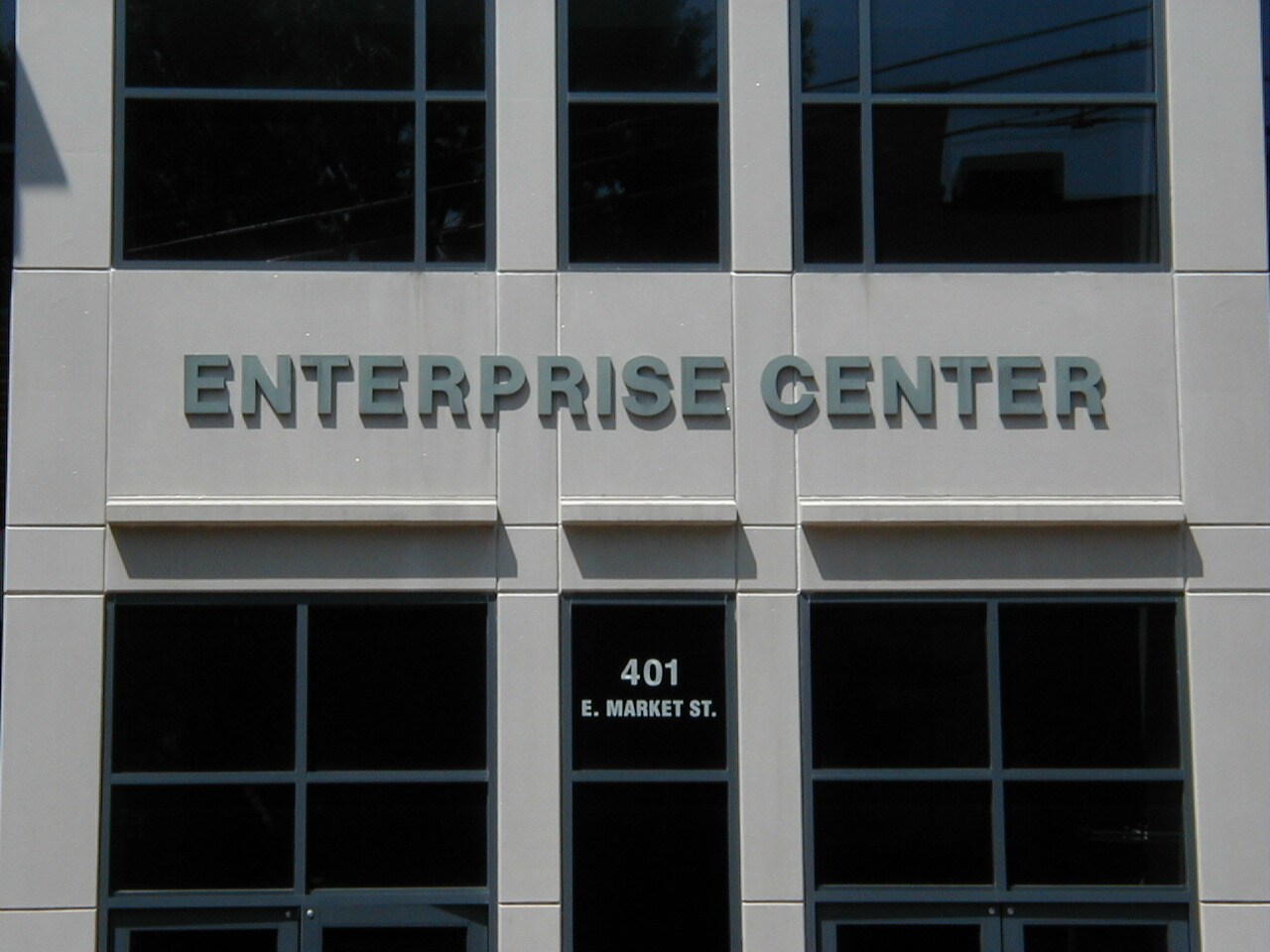 401 East Market St, Charlottesville, VA à louer Photo du bâtiment- Image 1 de 4