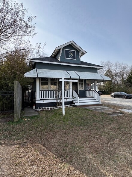 813 W 39th St, Norfolk, VA for sale - Primary Photo - Image 1 of 17