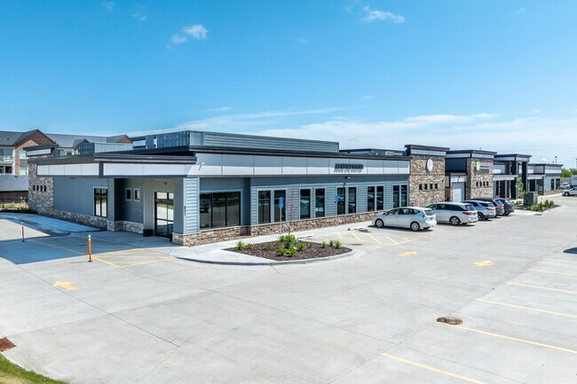 Plus de détails pour 801 NE Venture Dr, Waukee, IA - Commerce de détail à louer