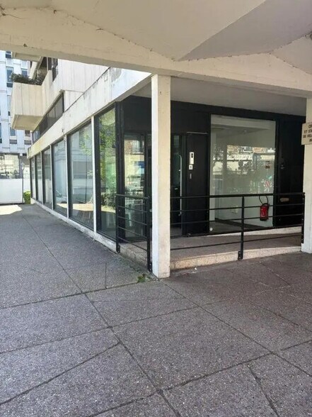Retail in Sèvres for lease - Building Photo - Image 3 of 9