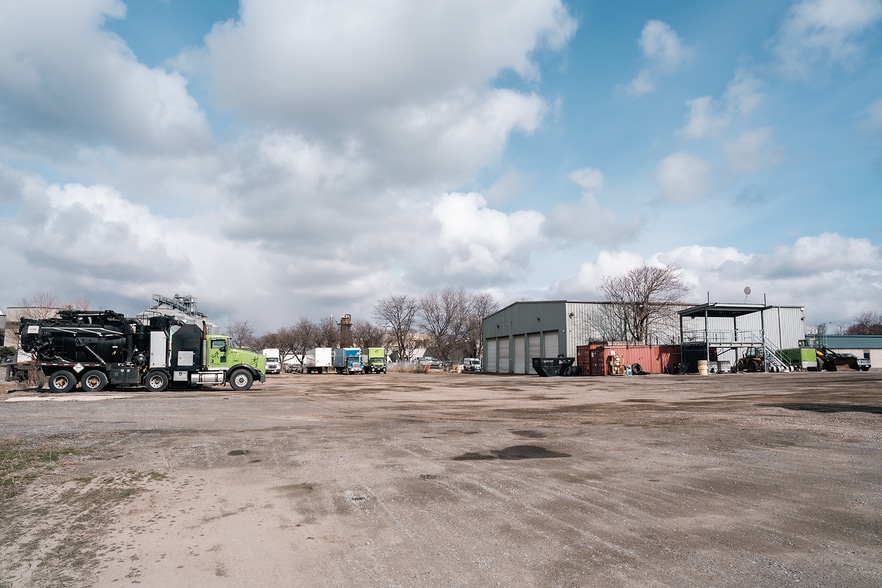 200 Eastport Blvd, Hamilton, ON for lease - Building Photo - Image 3 of 34