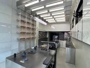 242 W 27th St, New York, NY for lease Interior Photo- Image 2 of 8