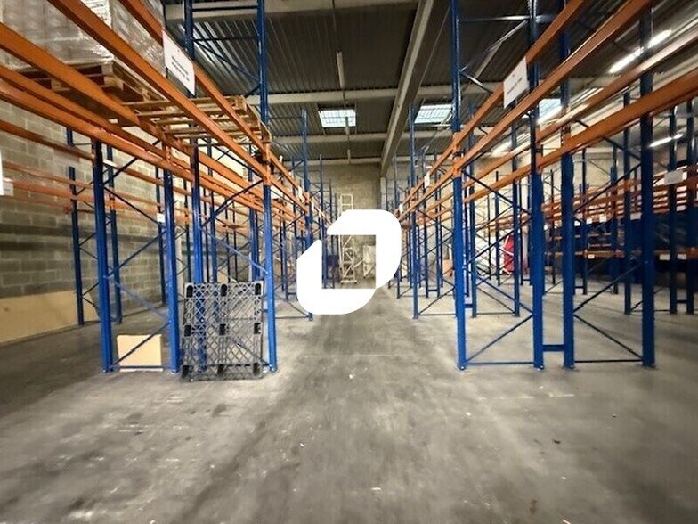 Local d'activités dans Méry-sur-Oise à vendre - Photo du bâtiment - Image 2 de 22