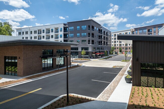 Plus de détails pour 1400 Lake Hearn Dr, Brookhaven, GA - Commerce de détail à louer