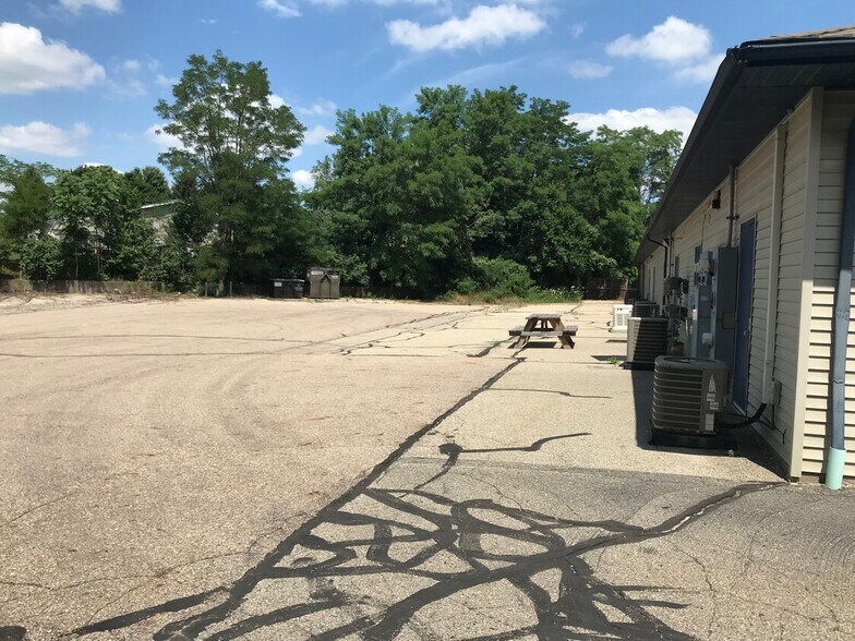 1699 Lansing Rd, Charlotte, MI à louer - Photo du bâtiment - Image 2 de 4