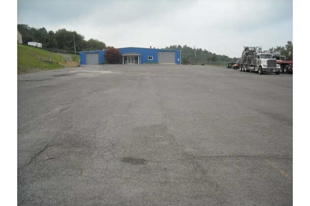 2016 Myers Dr, Pleasant Valley, WV à vendre - Photo du bâtiment - Image 2 de 23