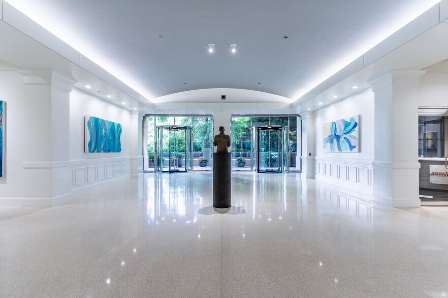 3400 Peachtree Rd NE, Atlanta, GA à louer - Photo du bâtiment - Image 2 de 11