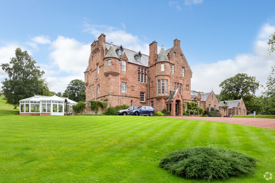 Edinburgh Rd, Peebles for sale - Primary Photo - Image 1 of 28