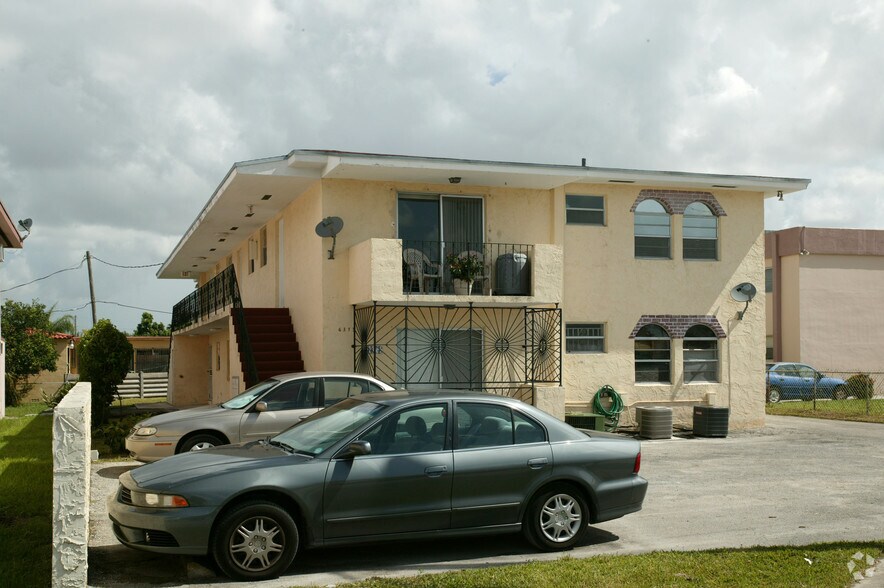6373 SW 8th St, West Miami, FL à vendre - Photo du bâtiment - Image 2 de 4
