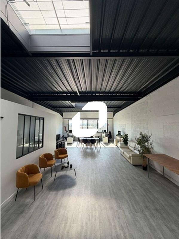 Flex in Neuilly-Plaisance for lease Interior Photo- Image 1 of 12