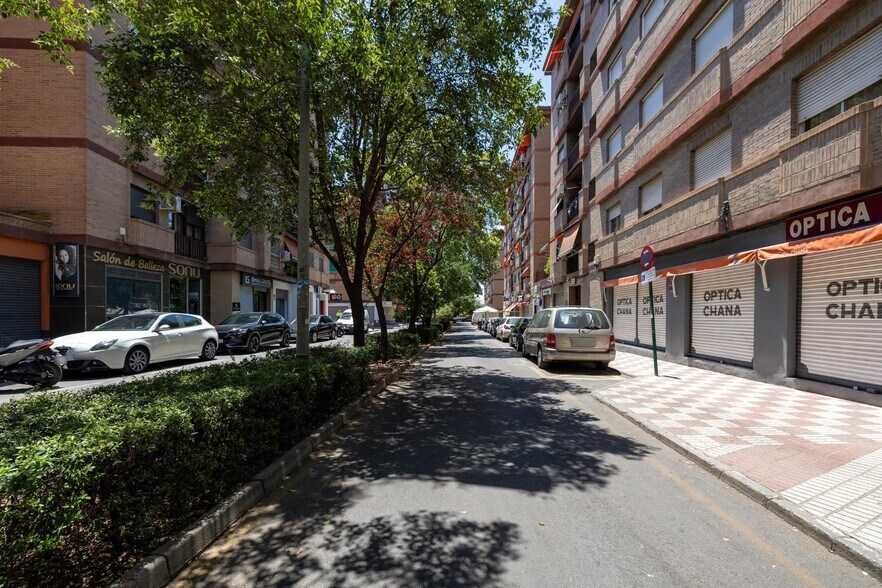 Commerce de détail dans Granada, Granada à vendre - Photo du bâtiment - Image 2 de 19